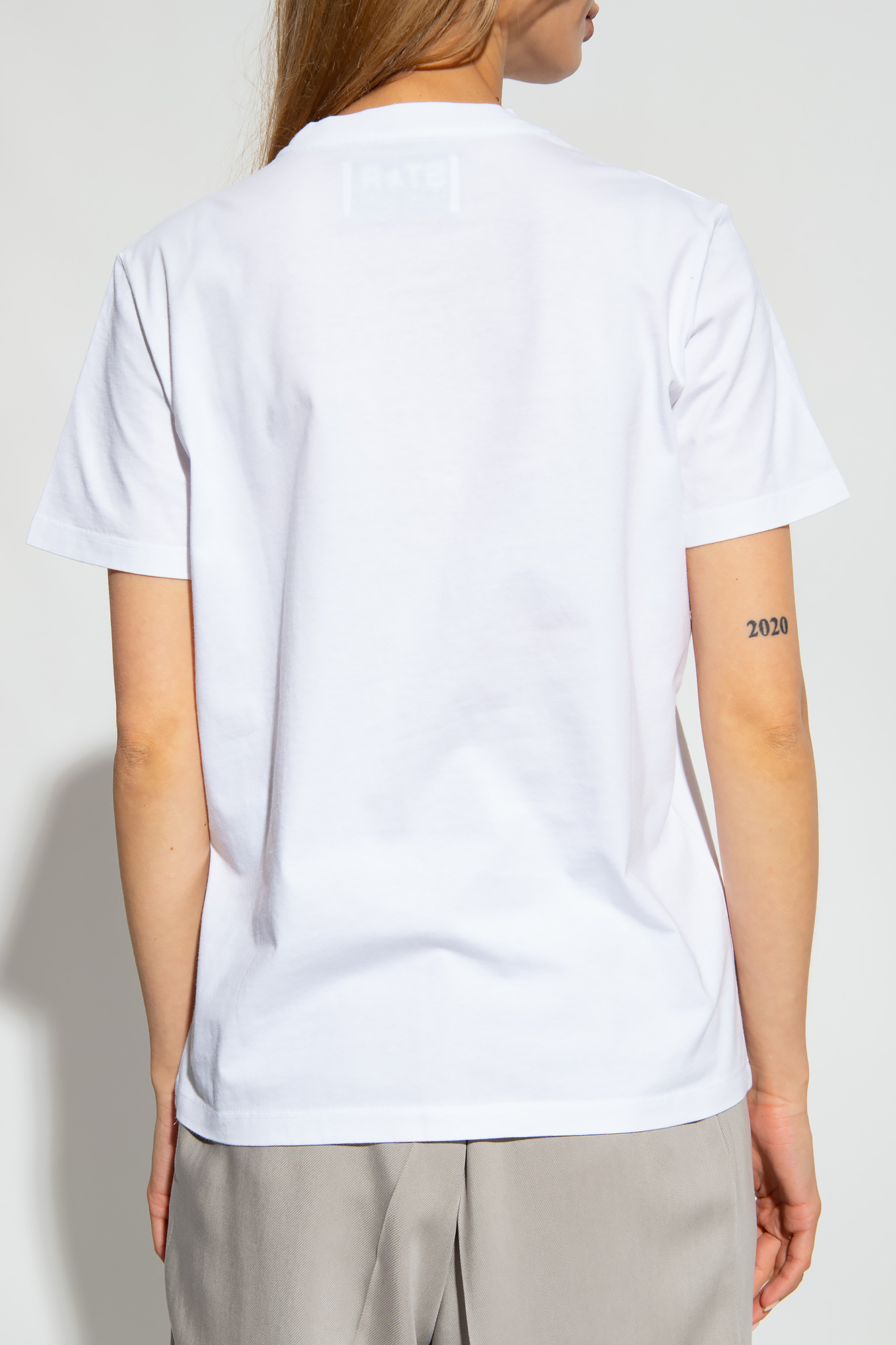 Tシャツ・カットソー GOLDEN GOOSE WHITE COTTON T-SHIRT Women's cotton T-shirt in aged white with embroidered pocket